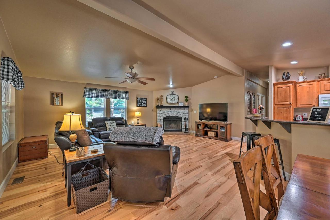 Munds Park Cabin Retreat With Deck And Fire Pit! Eksteriør bilde